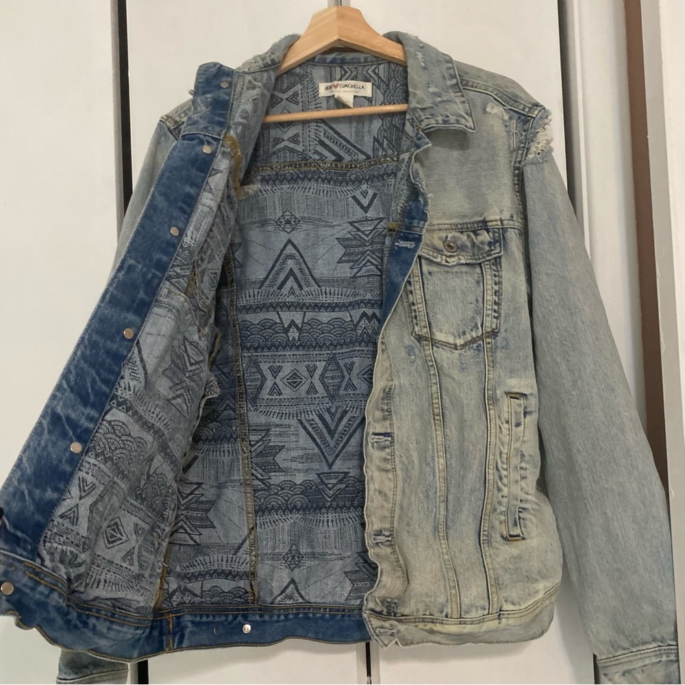 Distressed H&M 2016 Coachella jean jacket - Picture 3 of 9